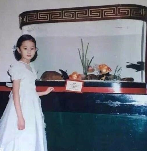 aboluowang.com A super young Liu Yifei in the States.